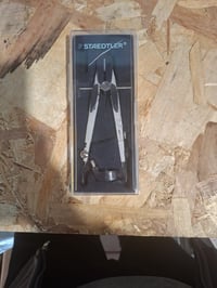 STAEDTLER 553 01 Professzionális Körző Nyomógombos Mechanizmussal, Univerzális Adapterrel, Ø 360 — repedt tok (állapot: lásd a 2. képet) 2