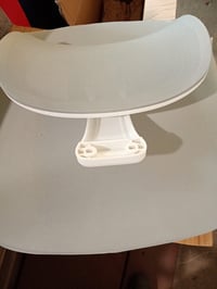 Scaun de birou ergonomic Farini cu roți, tetieră și cotiere rabatabile — o mică ruptură pe șezut (stare: vezi poza a 2-a) 5