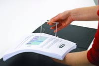 Cleme de arhivare Bankers Box ProClip cu braț de 100 mm și șină de îndosariere, 100% plastic reciclat, alb, 100 bucăți 3