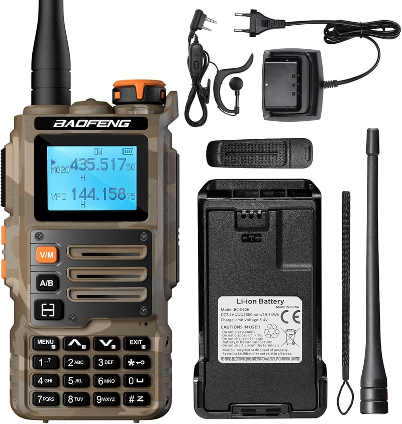 BAOFENG K63 6W amatőr kézirádió triszsávos UHF VHF 1.25 m, AM/FM vevő 2600 mAh, 999 csatorna, sivatagi terepszín