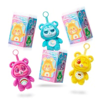 Basic Fun Care Bears Caring Cuties 15 cm plyšová figúrka s klipom – zberateľská plyšová hračka s prekvapením, trblietavými očami, stuhou a kovovou sponou 1