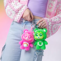 Basic Fun Care Bears Caring Cuties 15 cm plyšová figúrka s klipom – zberateľská plyšová hračka s prekvapením, trblietavými očami, stuhou a kovovou sponou 4