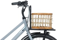 Zadný cyklokošík Basil Green Life Rattan, veľkosť M – 18 l, hnedý, ručne vyrobený, ekologický ratan, odolný voči poveternostným vplyvom 1