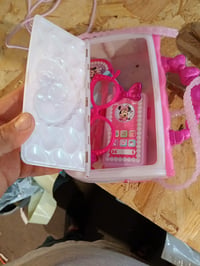 Just Play Disney Junior Minnie Mouse Bowfabulous set kabelky, 7-dielna hracia súprava pre dievčatá so svetelnými a zvukovými efektmi, okuliarmi a telefónom, od 3 rokov 2
