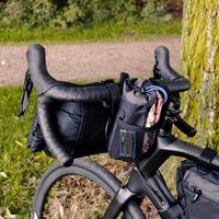 Cyklistická kapsička na fľašu BBB Cycling BarBuddy BSB-20 – nastaviteľné upevnenie na suchý zips – čierna 3