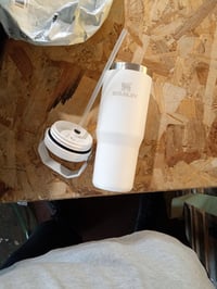 Termos Stanley IceFlow Flip Straw s slamkou, 0,89 l, biely (Frost) – používaný stav (stav: pozri 2. obrázok) 2