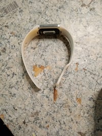 Fitbit Charge 6 mjerač aktivnosti u boji porculan/srebrni aluminij, sa 6 mjeseci Premium članstva, GPS-om, mjeračem pulsa, Google Walletom i Mapsom 3