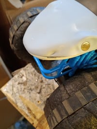 Monster Jam Megalodon Storm távirányítós – USB töltőkábel nélkül — horpadt, sérült elejű, kopott kerekek (állapot: lásd a 2. képet) 2
