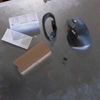 Bežični miš Logitech MX Master 3S, grafitno siva – Korišteno – Ogrebotine na donjem i gornjem dijelu (stanje: vidi 2. sliku) 2