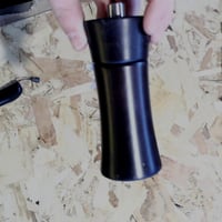 Zassenhaus Frankfurt mlinac za sol od bukovog drva wenge boje 14 cm, keramički mehanizam za mljevenje, ručni pogon — izvana istrošeno (stanje: vidi 2. sliku) 3