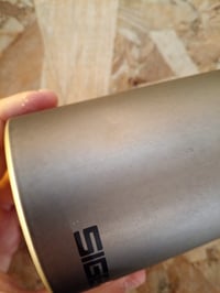 Bidon sport din aluminiu SIGG Traveller Smoked Pearl 0,6 L - pentru băuturi carbogazoase — ușoară indentare laterală (stare: vezi a 2-a imagine) 3