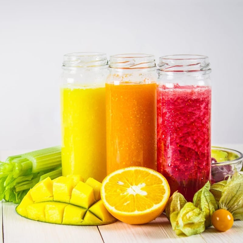 OAMCEG 8 db 500 ml Üveg Palack Szett - Juice Üvegek PP Fedéllel és Szívószálakkal, Mosogatógépben Mosható, Hűtőben Tárolható, Smoothie-hoz é