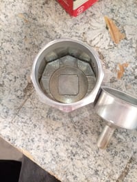 Cafetieră Bialetti Moka Express, 6 cești, aluminiu, espressor pentru aragaz, design italian, stare utilizată 2