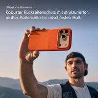 Odolný kryt Beats pre iPhone 17 s podporou MagSafe a ovládaním fotoaparátu, nárazuvzdorný, s matným povrchom a podšívkou z mikrovlákna – nevadská oranžová 5