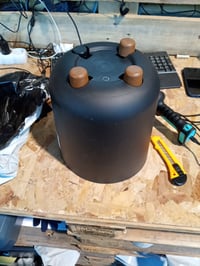 Okrúhly kvetináč Lamela na nožičkách, plastový, Ø 24 cm, 10 l, do interiéru aj exteriéru — chýbajúca podmiska (stav: pozri 2. obrázok) 2
