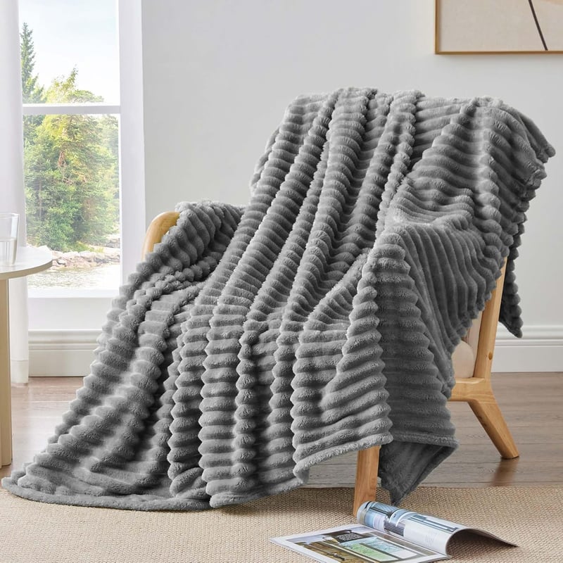 BEDELITE Puha Flanel Takaró 125x150cm Szürke Csíkos Kanapé Pléd - 125 x 150 cm, Gray