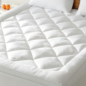 Topper protecție saltea BedStory 140x200 cm alb, husă ultra-moale de 800 gsm cu buzunare adânci, lavabilă la mașină, pentru saltele cu o grosime de până la 40 cm