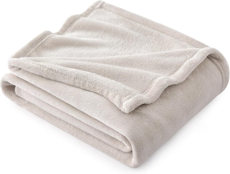 BEDSURE Bézs puha plüss polár takaró 130 x 150 cm, meleg kanapéra és gyerekeknek, nappali takaró