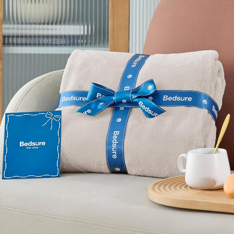 BEDSURE Bézs puha plüss polár takaró 130 x 150 cm, meleg kanapéra és gyerekeknek, nappali takaró