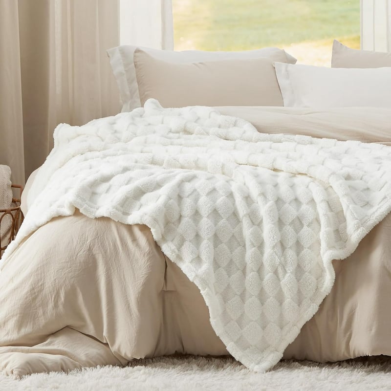 BEDSURE Plüss polár takaró kockás mintával, fehér, 130 x 170 cm, kanapéra ágyra