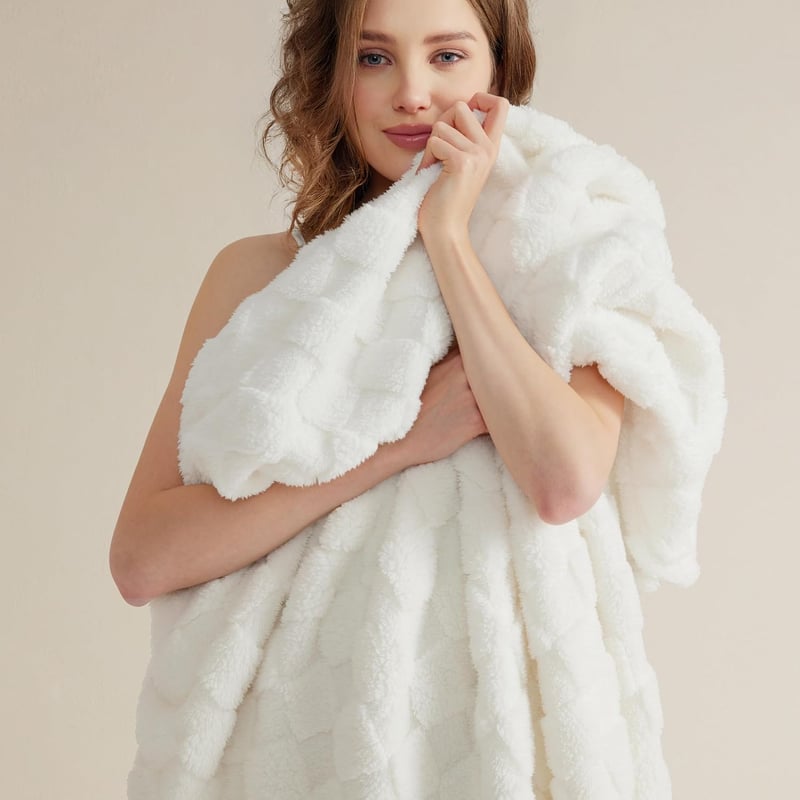 BEDSURE Plüss polár takaró kockás mintával, fehér, 130 x 170 cm, kanapéra ágyra