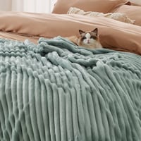 BEDSURE Puha Bolyhos Takaró - Zöld Polár Pléd Kanapéra, Meleg Vastag Kord Ágytakaró Nappali Dekorációhoz, Modern Stílusú Puha Takaró, 150 x  - 150 x 200 cm, 09-green 4