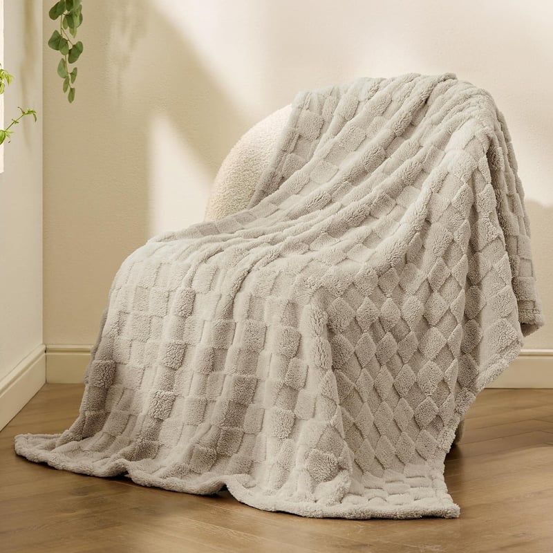 BEDSURE Puha Polár Takaró Kockás Mintával, Meleg Bézs Pléd Kanapéra és Ágyra, Kényelmes Mikroszálas Ágytakaró, 150x200 cm