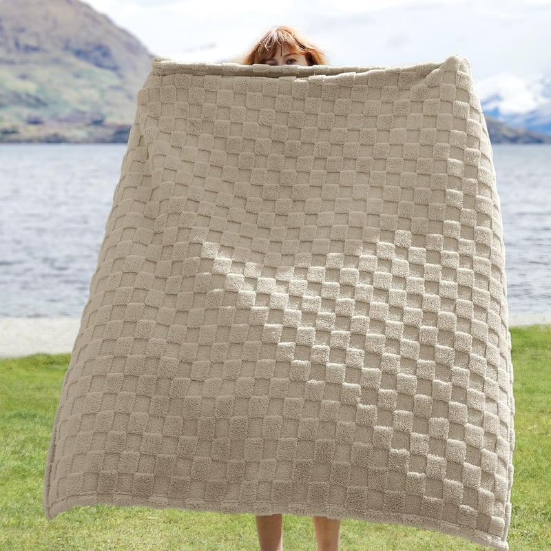 BEDSURE Puha Polár Takaró Kockás Mintával, Meleg Bézs Pléd Kanapéra és Ágyra, Kényelmes Mikroszálas Ágytakaró, 150x200 cm