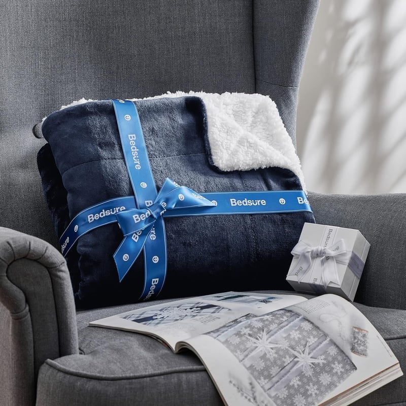 Bedsure Sherpa Kétoldalas Takaró, Extra Puha Flanel Pléd Kanapéra és Ágyra - 150 x 200 cm, Navy Blue