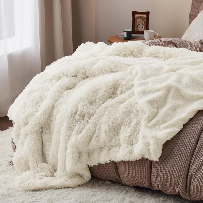 BEDSURE Warm Sherpa Blanket, Cuddly, Fluffy Faux Fur Blanket, Thick, for Sofa, Couch, 130 x 150 cm, Cream