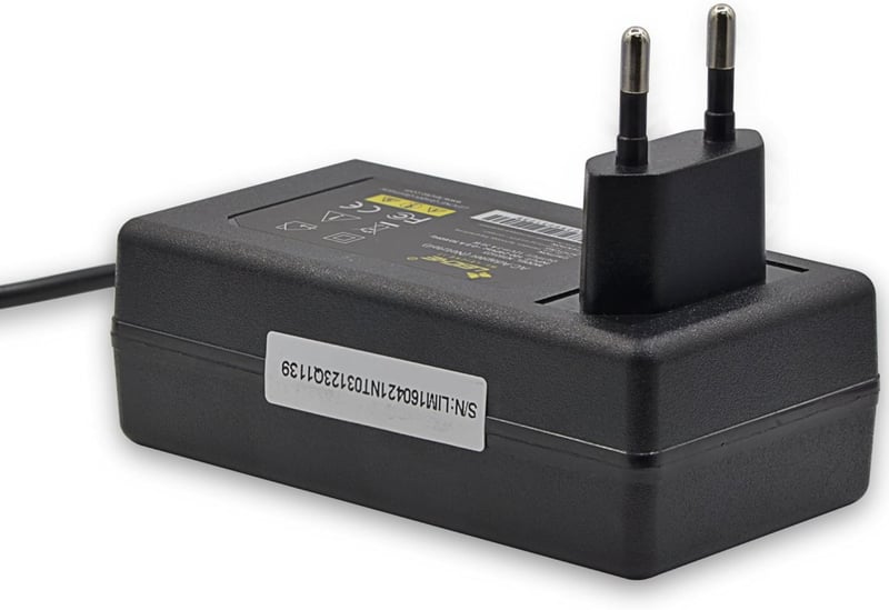 LEICKE 12V 3A 36W univerzális adapter LED szalaghoz, nyomtatóhoz, routerhez