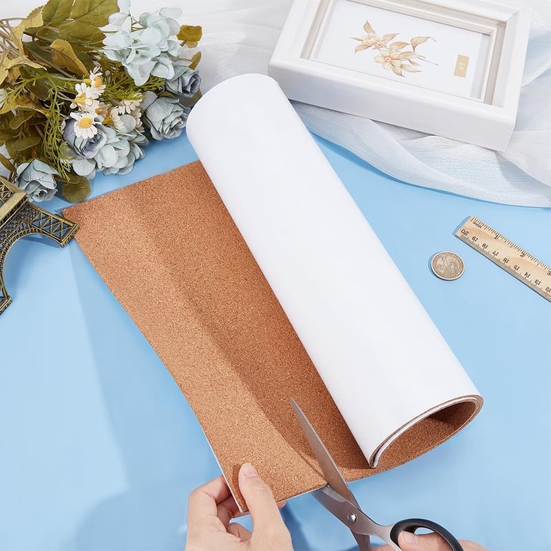 BENECREAT Öntapadós Parafa Tekercs 300x600mm - 3mm Vastag Hőszigetelő Parafatábla Faldekorációhoz, Barkácsoláshoz és DIY Projektekhez