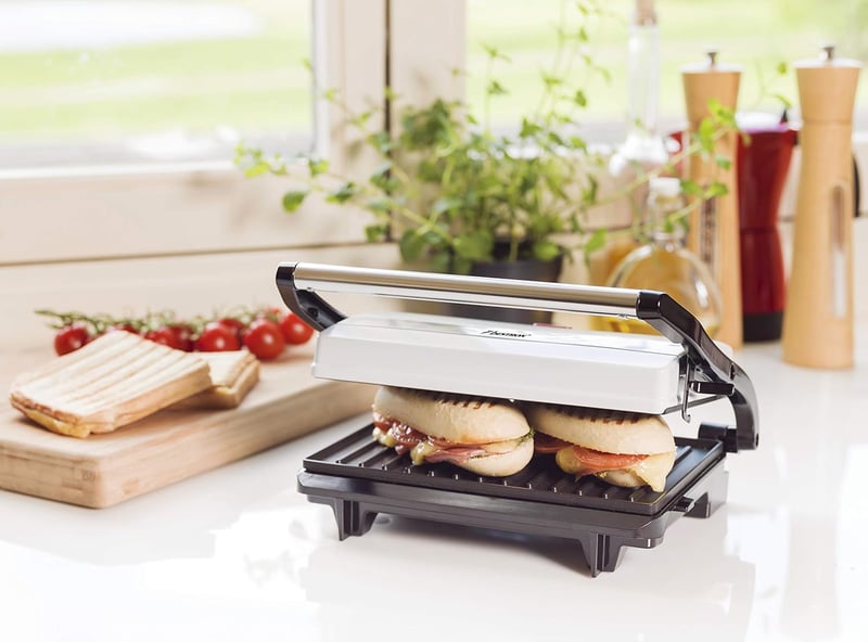 Bestron APM123W kontakt grill 700W fehér, szendvicssütő, panini készítő