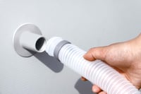 Digitálny ohrievač bazéna Bestway 2800 W pre bazény s objemom 1520 – 17035 l do 40 °C, vrátane hadice, snímača prietoku a bezpečnostného spínača GS 8