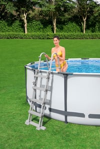 Bezpečnostný bazénový rebrík Bestway 2x4 stupne, výška 122 cm, nosnosť 150 kg, sivý 9