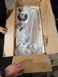 Stropný ventilátor CJOY s LED osvetlením 142 cm, dizajn biele drevo — chybný, na náhradné diely: motor nefunguje (stav: viď 2. obrázok) 2