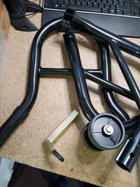 Suport Paddock Spate pentru Motocicletă VOUNOT cu Role, Capacitate 390 kg, Negru - Utilizat (stare: vezi a 2-a imagine) 3