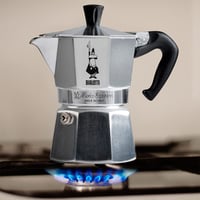 Hliníkový kávovar Bialetti Moka Express na 2 šálky, 90 ml, strieborno-čierny, na sporák 3