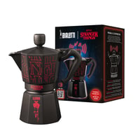 Bialetti Moka Express Stranger Things kafetijera za 6 šalica (270 ml) sa svirajućim gumbom na poklopcu i USB-C punjenjem, crna 1
