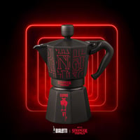 Bialetti Moka Express Stranger Things kafetijera za 6 šalica (270 ml) sa svirajućim gumbom na poklopcu i USB-C punjenjem, crna 4