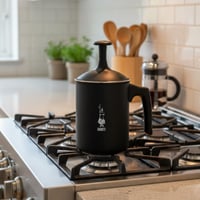 Manuálny napeňovač mlieka Bialetti Tutto Crema 160 ml, nepriľnavý hliník s dvojitým sitkom pre krémovú mliečnu penu, čierny 7