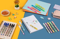 Guľôčkové pero BIC 4 Colours Decors Kawaii so stredným hrotom (1,0 mm) + zvýrazňovač BIC Highlighter Grip Decors, rôzne vzory Kawaii, balenie 4 ks 8