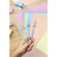 Pix cu bilă BIC Cristal Pastel cu vârf mediu (1,00 mm) cu cerneală albastră - set de 5 bucăți cu corpuri colorate și modele variate, ambalaj din carton 10
