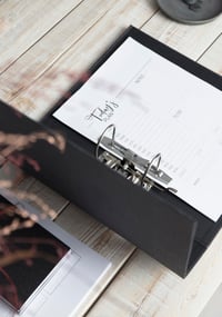 Zakladač na dokumenty BIGSO BOX OF SWEDEN ARCHIE A4 s 2 krúžkami a pákovým mechanizmom, čierny poťah s plátenným vzhľadom, na usporiadanie voľných listov 7