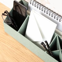Stolný organizér BIGSO BOX OF SWEDEN ELISA – úložný box so 4 priehradkami na lístočky, kancelárske spinky, perá a drobnosti – drevovláknitá doska a papier – mätovo zelený 5