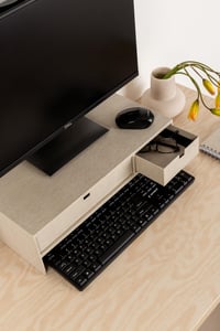 BIGSO BOX OF SWEDEN TED Suport monitor – Bej, Înălțător de ecran cu sertare integrate și orificiu pentru cabluri – Suport de birou din fibră de celuloză pentru hârtie 6