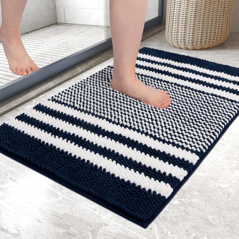 Covoraș de baie din chenille vărgat Biscpro, antiderapant - albastru închis - 60x90 cm