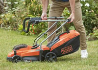Akumulátorová kosačka BLACK+DECKER BCMW3318N, šírka záberu 33 cm, 18 V, 5-stupňové nastavenie výšky, pre malé a stredne veľké trávniky, bez akumulátora 9