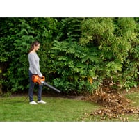 BLACK+DECKER BEBL184-QS Suflantă electrică axială pentru frunze - 1850W, viteză de suflare 190 km/h, volum de aer 765 m³/h, răzuitor integrat pentru frunze 10