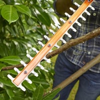 BLACK+DECKER BEHT201-GB električne škare za živicu, duljina oštrice 45 cm, 240 V, crne 3